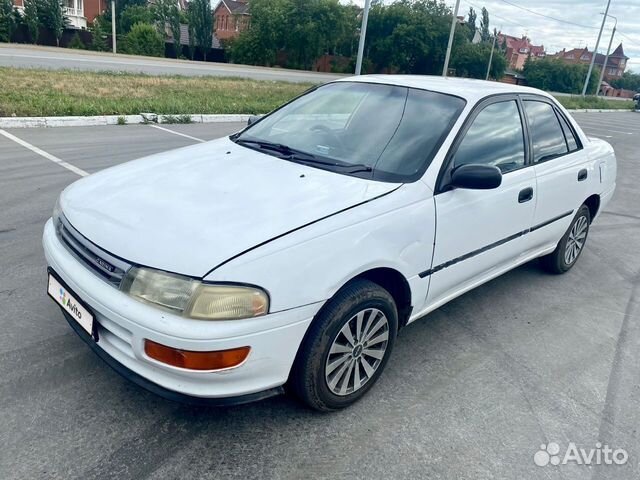 Тойота Карина 1994 года белая