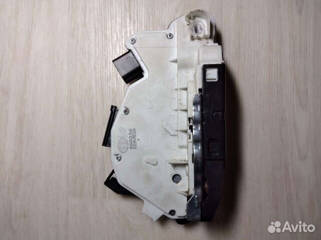 Замок двери передний левый Tiguan 1