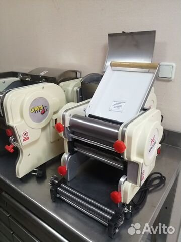 Тестораскатка-лапшерезка электрическая DJJ-200C