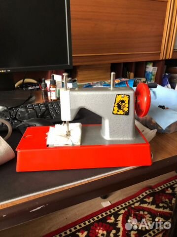 Швейная машина Чайка