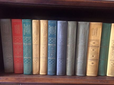 Продажа домашней библиотеки оптом.Книжные полки