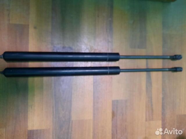 Амортизаторы крышки багажника б/у на VW Sharan 199