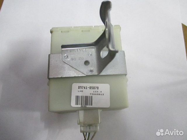 Блок управления центральным замком Toyota Avensis