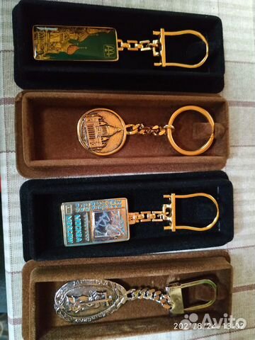 Продам брелоки с эмблемами Ленинграда и Москвы