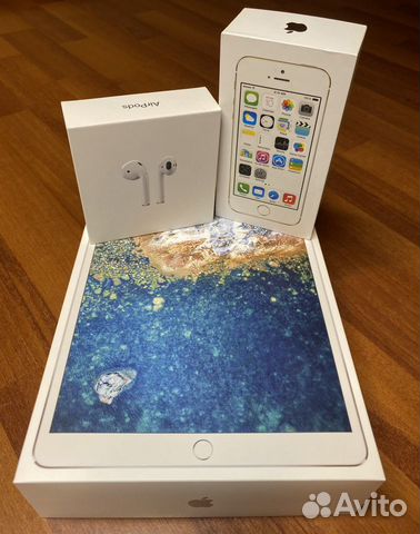 Коробка iPad Pro, AirPods и iPhone
