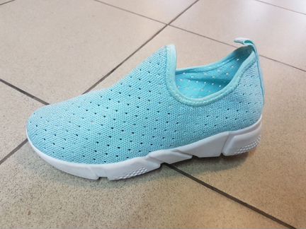 Кроссовки голубые