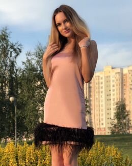 Платья с перьями