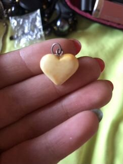 Кулон из янтаря