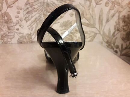 Босоножки фирмы Bata