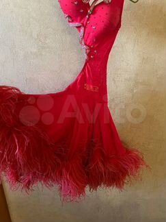 Красное платье для бальных танцев