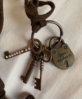 Подвеска и разные колье, украшения на шею