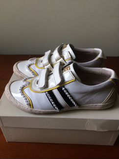 Blumarine, Prada, Laura