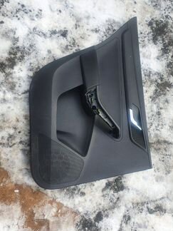 Обшивка двери шкода рапид левая задняя Rapid skoda