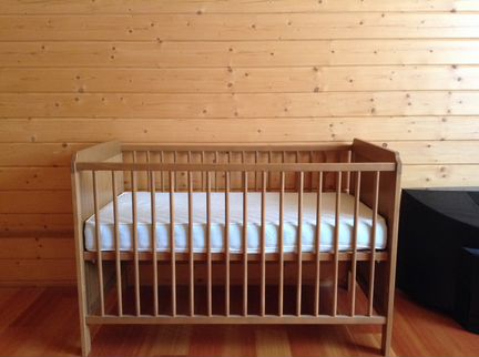 Детская кроватка с матрасом