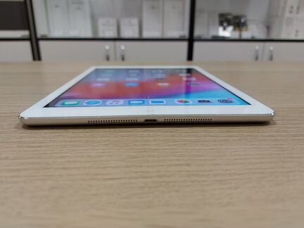 iPad Air Wi-Fi + Cellular Silver 128 GB (443)