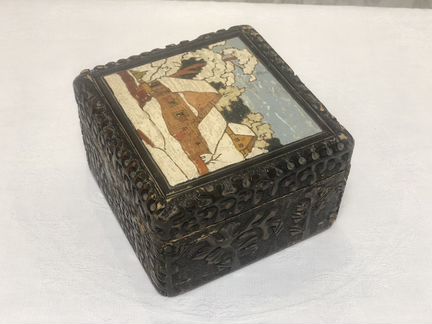 Старинная антикварная шкатулка