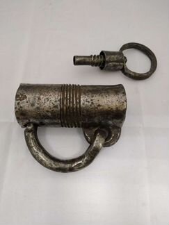 Замок старинный большой с ключом