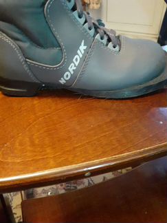 Лыжные ботинки детские 34, 32 размер. Коньки детск