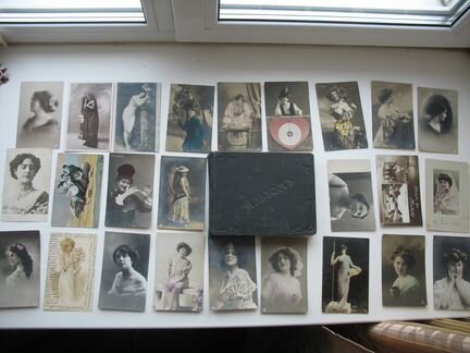 Старинный женский альбом с открытками. Дамы