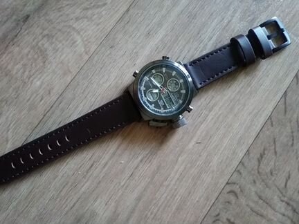 Часы кварцевые новые