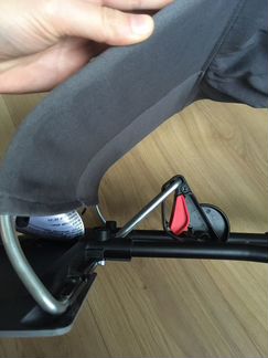 Шезлонг Babybjorn (оригинал) + мобиль IKEA Leka