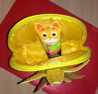 Забавная косметичка для девочки, крем в подарок