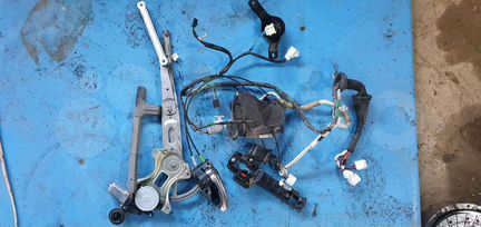 Тойота Рав 4 30 электростеклоподъник