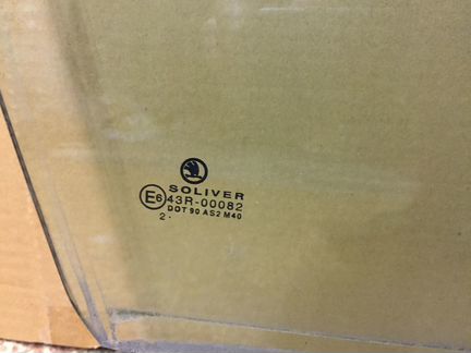 Стекло двери передней правой Skoda Superb 2002-08