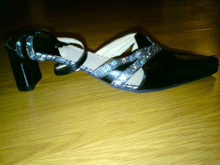 Продам новые босоножки индпошив