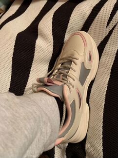 Кроссовки женские