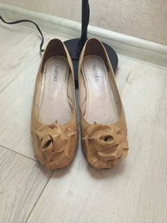 Бежевые балетки из натуральной лакированной кожи