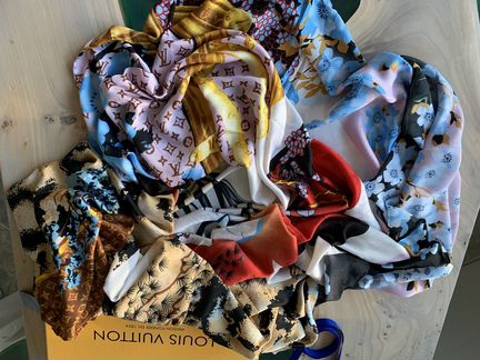 Женский платок Louis Vuitton шелковый арт 35677