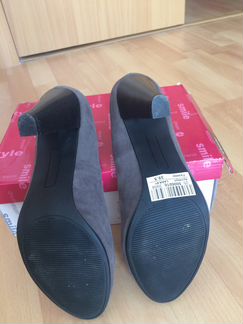 3 пары туфель (серые-новые,черные,белые) р.39,5-40