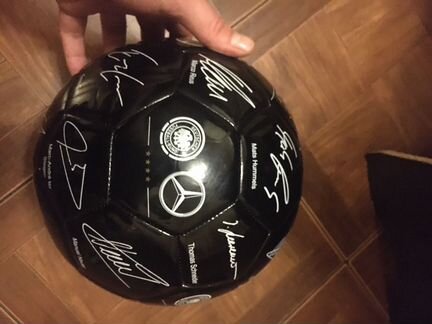 Футбольный мяч, кепка