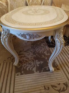 Продам бежевый стол в столовую 120х160