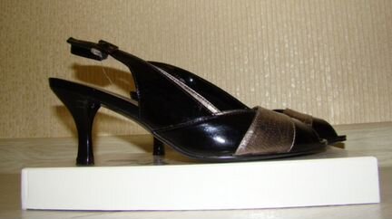 Босоножки чёрные