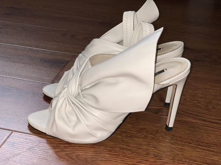 Босоножки Zara