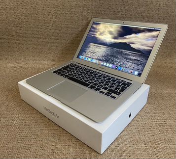 MacBook Air 13 2017 новый 6 циклов на гарантии