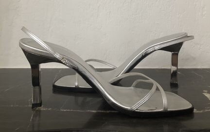Босоножки вечерние escada