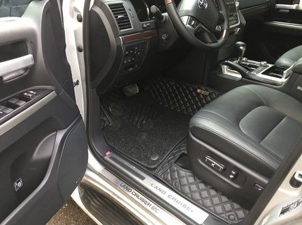 Комплект автомобильных ковриков внедорожник Тойота