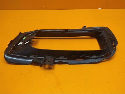 Решетка бампера правая Porsche Cayenne 3 PO536