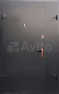 Двухстворчатые металлические двери в тамбур