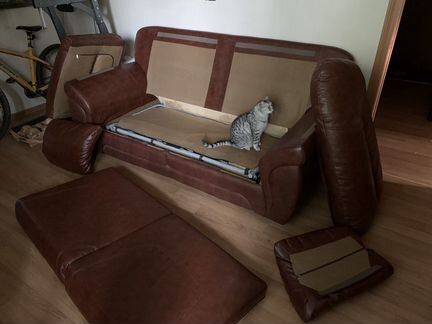 Диван кожаный