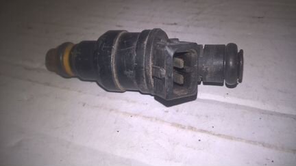 Топливная форсунка 058 133 551 A на VW Пассат В-5