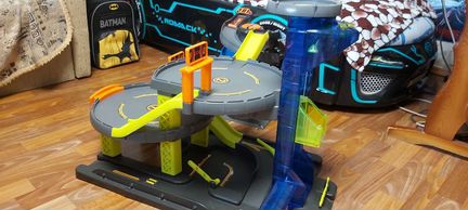 Большой гараж Els