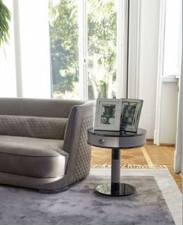 Итальянский столик фабрики Vittoria Frigerio
