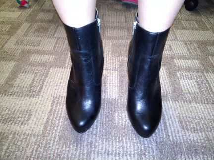 Полусапожки-ботильоны на шпильке