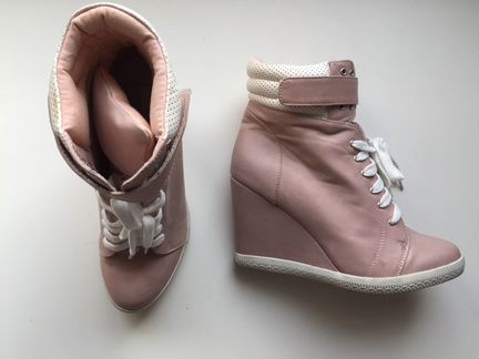 Ботильоны на танкетке, новые