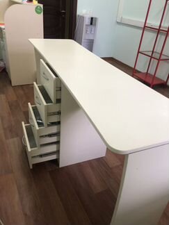Стол мастера маникюра