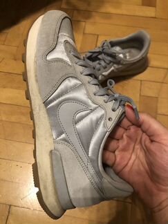Кроссовки Nike (Найк) серебристые